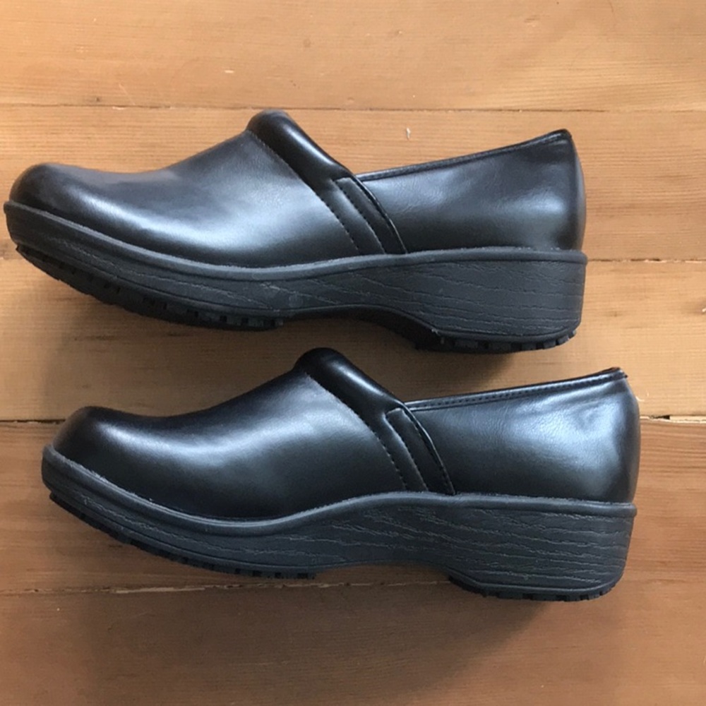 Brand New Non slip work shoes!